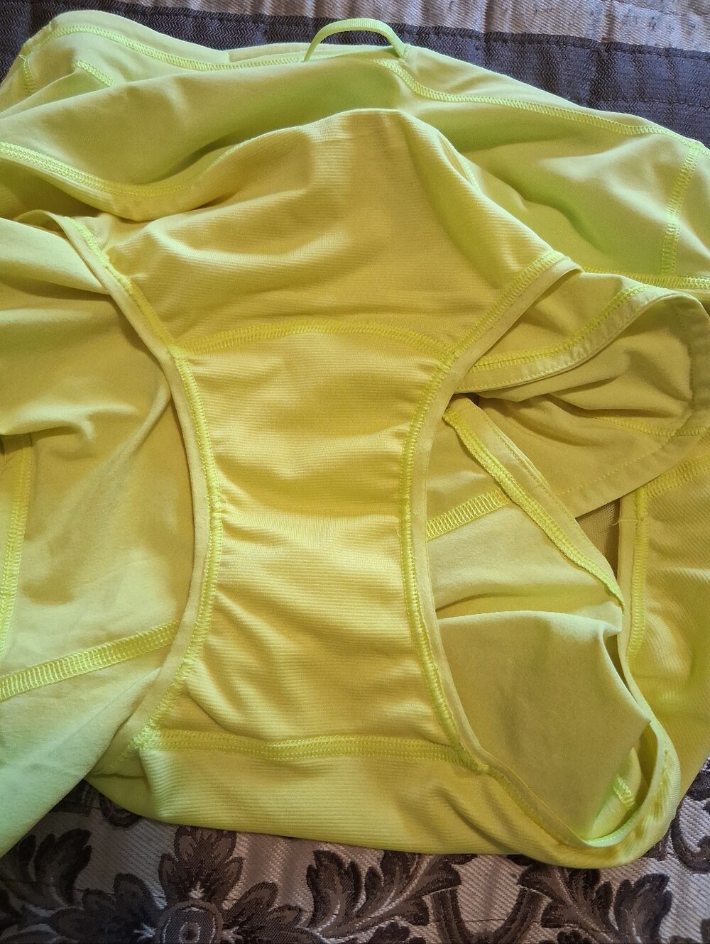 lululemon athletica Speed Up Waistband Short Neon Yellow 4" Gym Run Sz2 - Picture 11 of 16